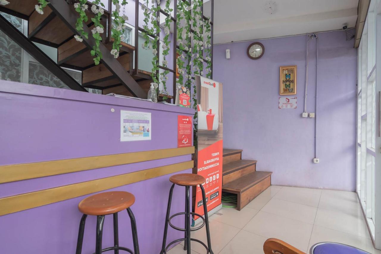 Hotel Reddoorz @ Gatot Subroto Street Bandung 3 Exterior foto